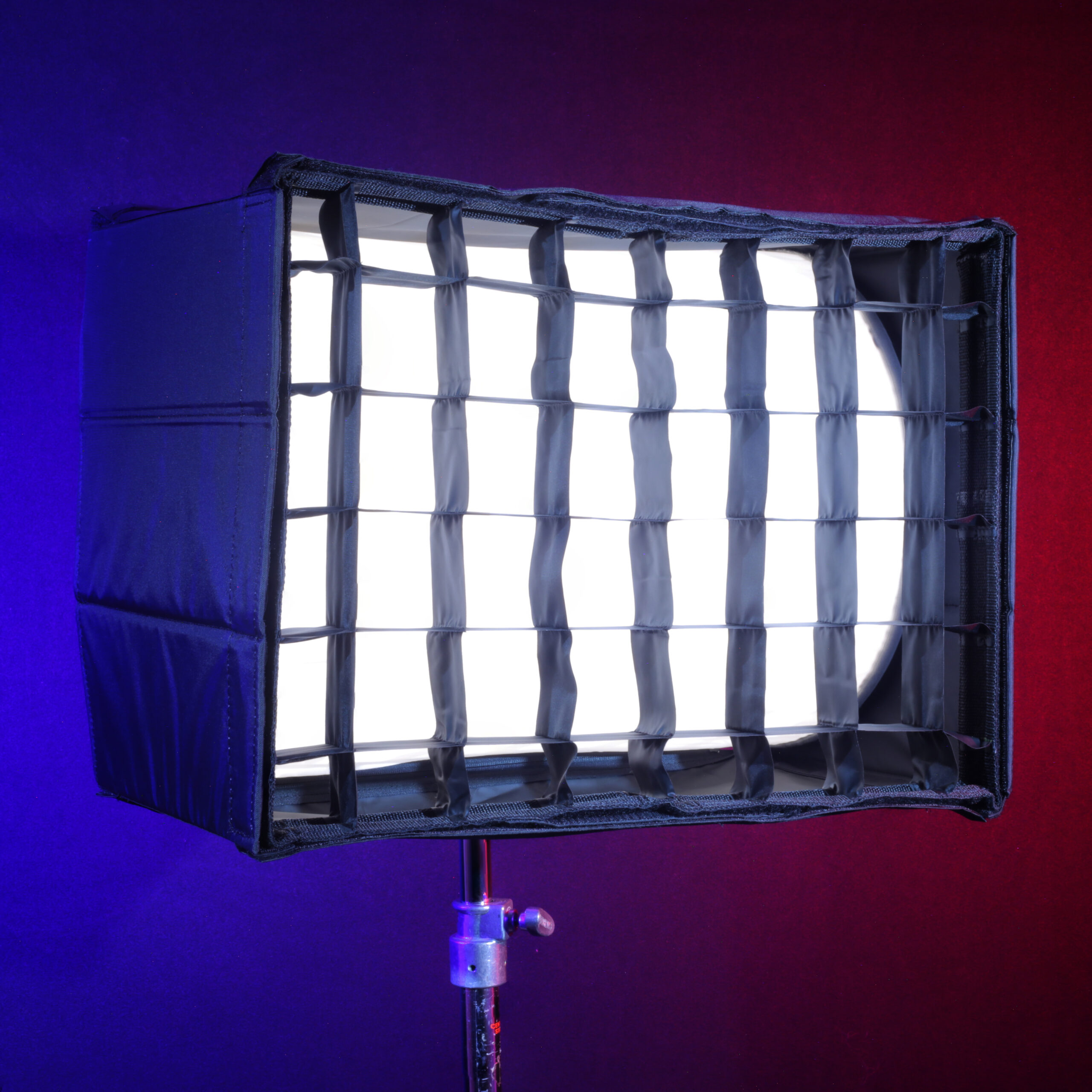 50° fabric control grid for the Lightsock Quattro 20 covered wagon softbox. Reduces spill while maintaining soft, even illumination. SKU: LSQD20
